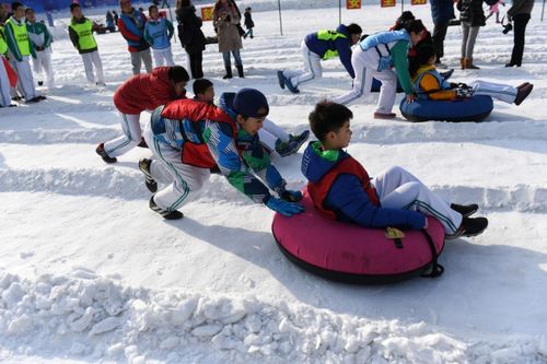 冰壶新玩法！徐汇五一持续推广冰雪运动，乐在其中！