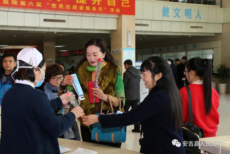 党员商户庆祝节日，签约‘邻就医’”